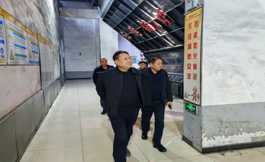 2024年11月18日，集團(tuán)副董事馬秉臣深入供熱總公司一線進(jìn)行工作走訪_副本.png